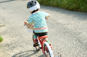 Как научить ребёнка кататься на велосипеде