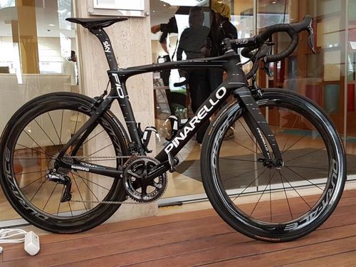 Компания pinarello представила новый шоссейный велосипед dogma f10