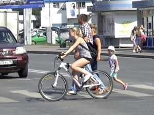 Можно ли переезжать пешеходный переход на велосипеде