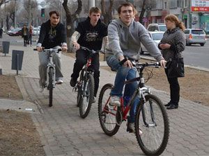 Можно ли велосипедистам ездить по тротуарам